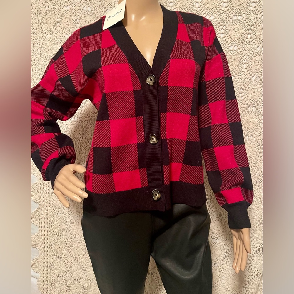Red and black buffalo check sweater♥️ Brand new🛍️
